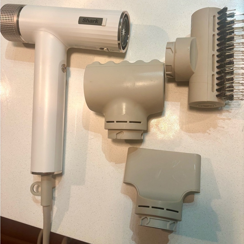 Shark Speed Style Rapid Gloss dryer and attachments